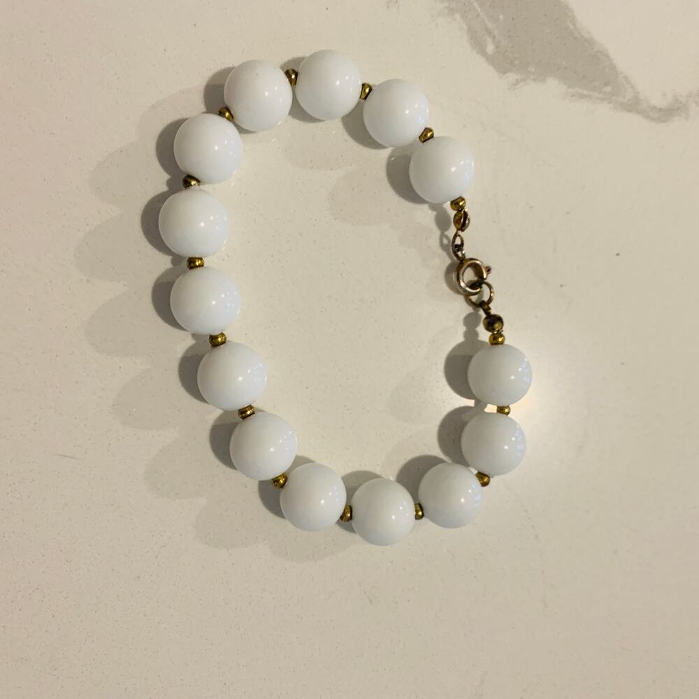 70s 80s vintage White Bead Bracelet 8" total